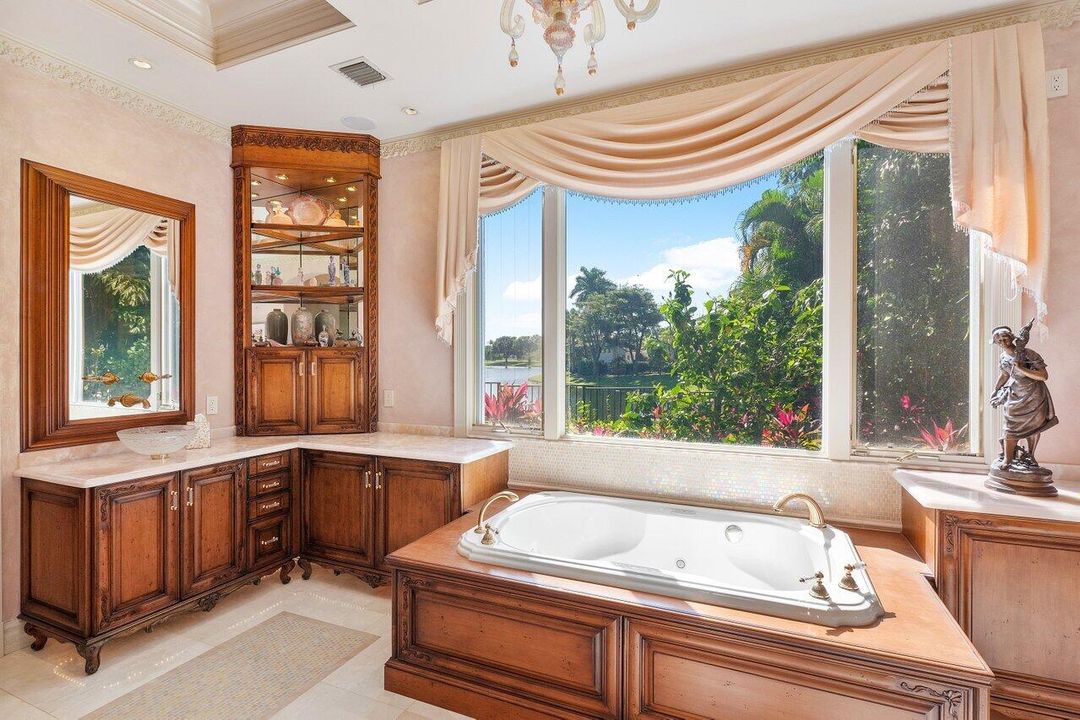 待售: $5,495,000 (6 贝兹, 7 浴室, 9710 平方英尺)