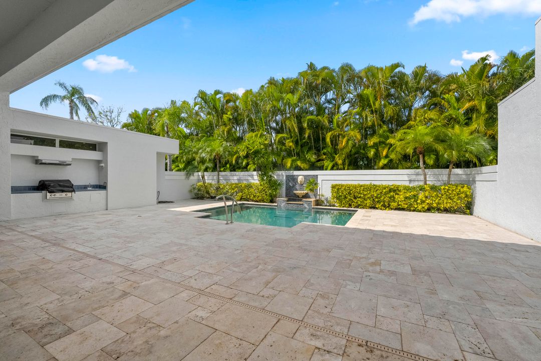 Active With Contract: $2,849,995 (3 beds, 3 baths, 3115 Square Feet)