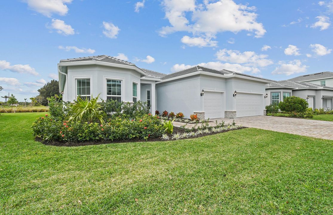 Active With Contract: $806,100 (3 beds, 3 baths, 2523 Square Feet)