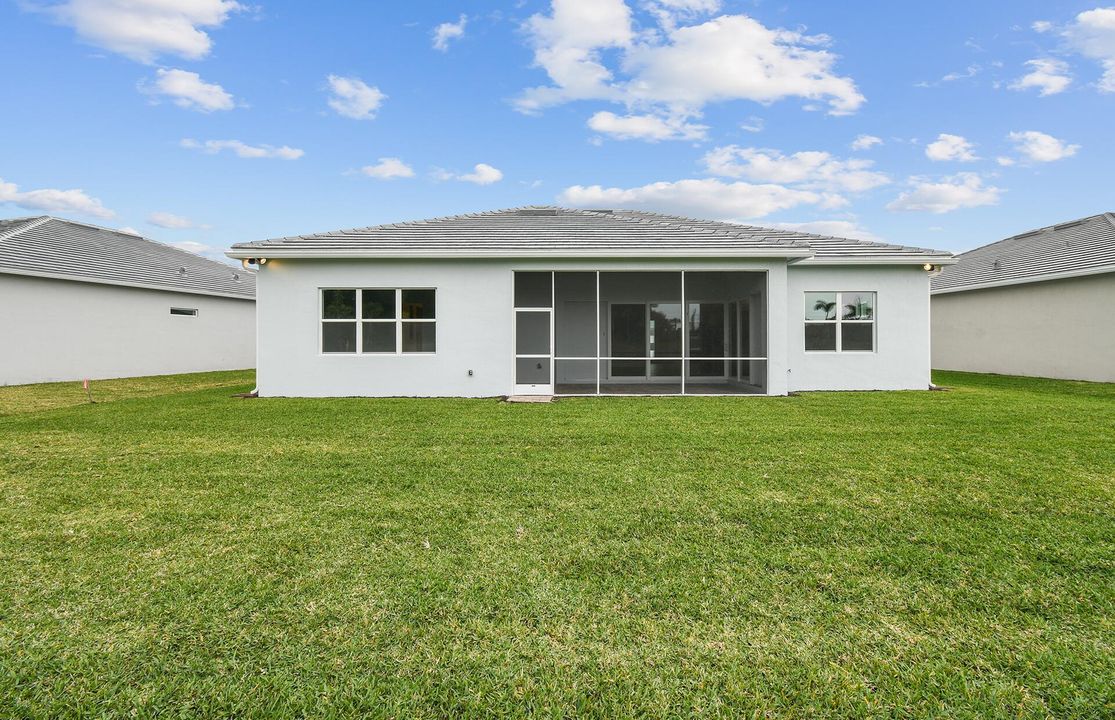 Active With Contract: $806,100 (3 beds, 3 baths, 2523 Square Feet)