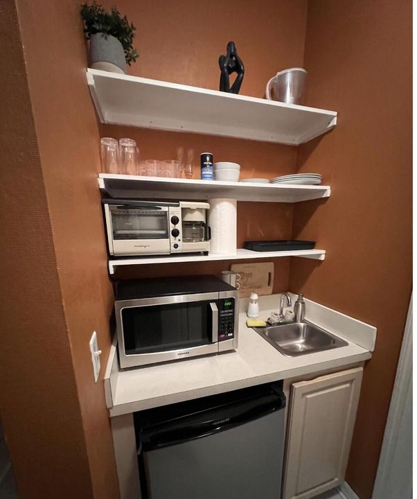 For Rent: $1,400 (1 beds, 1 baths, 600 Square Feet)