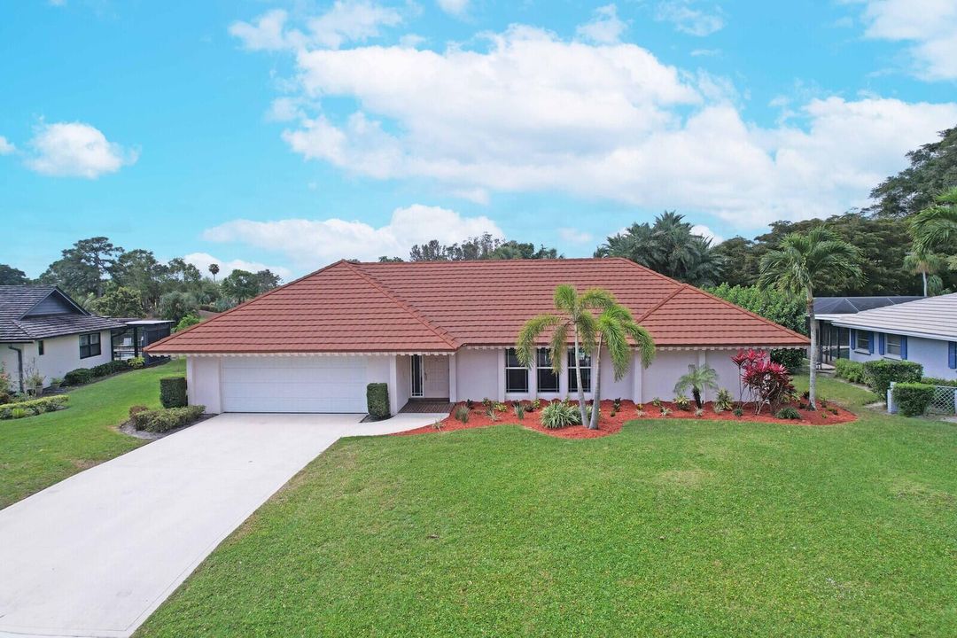 Recently Sold: $1,200,000 (4 beds, 2 baths, 2587 Square Feet)