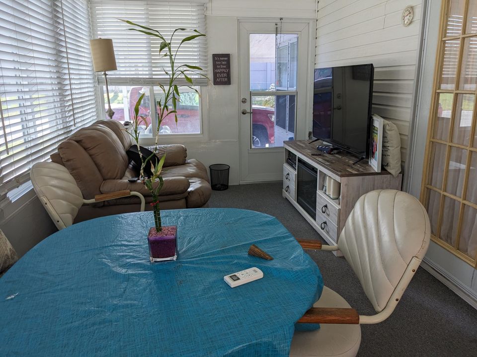 For Sale: $49,000 (2 beds, 2 baths, 1040 Square Feet)