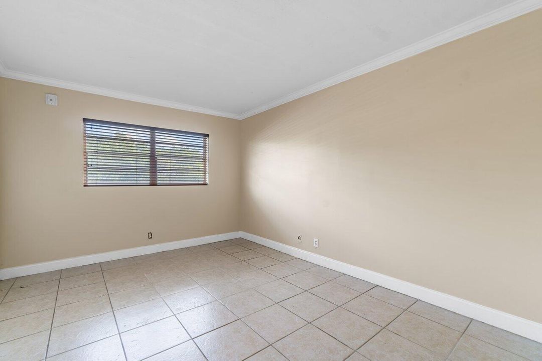 Active With Contract: $169,900 (1 beds, 1 baths, 850 Square Feet)