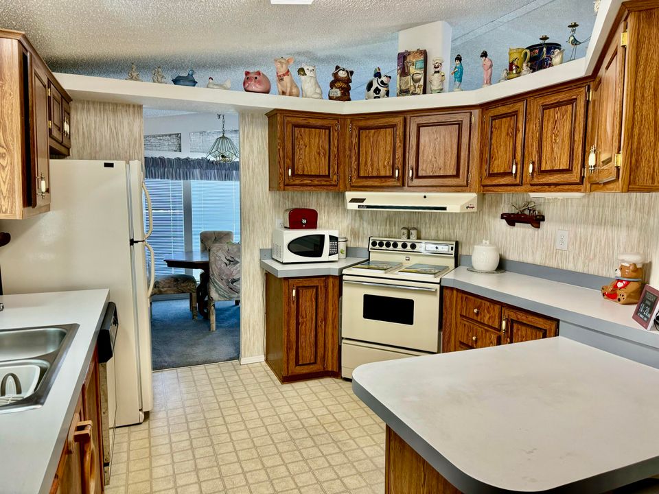 For Sale: $159,000 (2 beds, 2 baths, 1181 Square Feet)