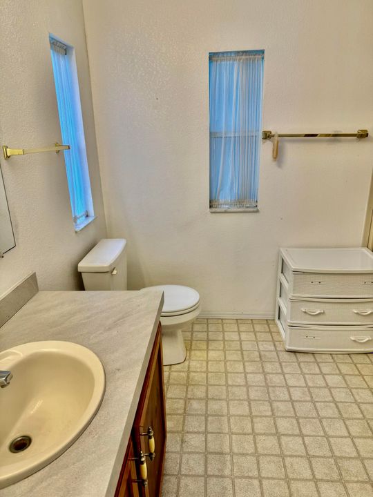 For Sale: $159,000 (2 beds, 2 baths, 1181 Square Feet)