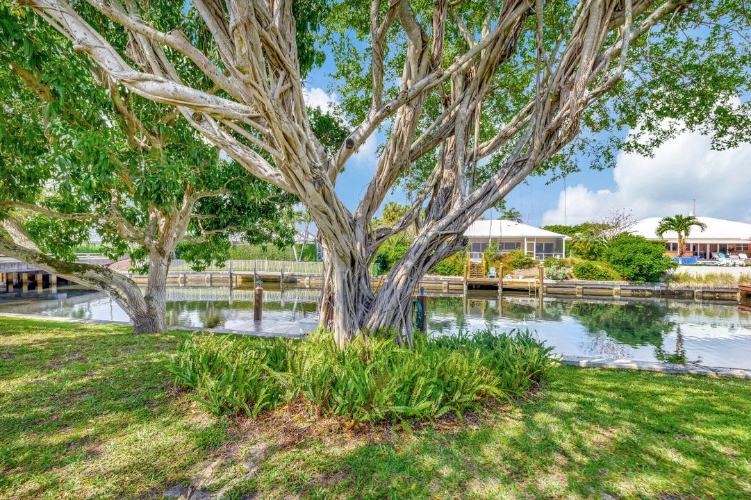 Active With Contract: $1,795,000 (3 beds, 3 baths, 2768 Square Feet)