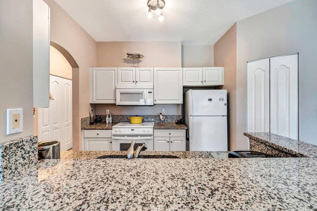 For Sale: $309,000 (2 beds, 2 baths, 1213 Square Feet)