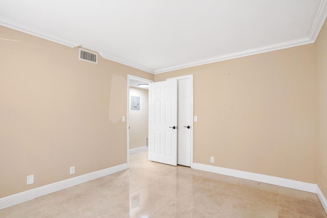 Active With Contract: $185,000 (2 beds, 2 baths, 982 Square Feet)