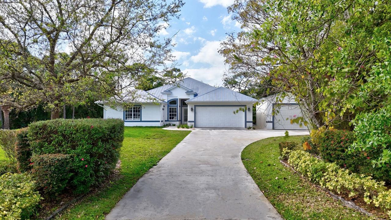 For Sale: $650,000 (3 beds, 2 baths, 1972 Square Feet)