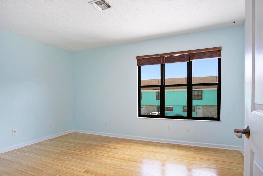 For Sale: $230,850 (2 beds, 2 baths, 1167 Square Feet)