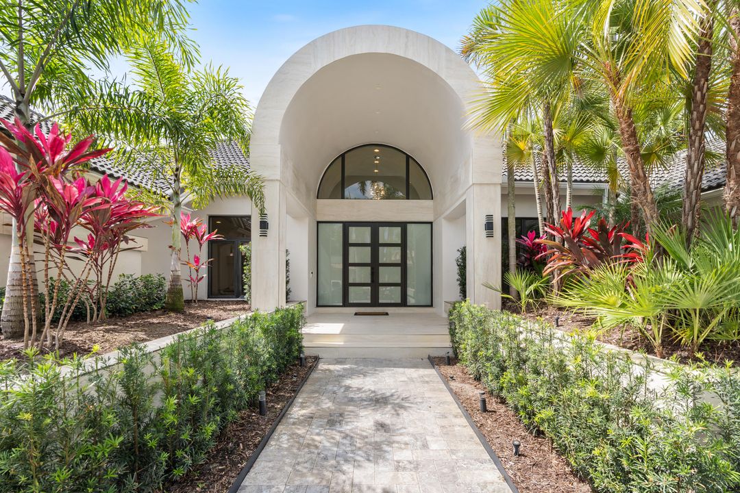 For Sale: $3,395,000 (4 beds, 4 baths, 3926 Square Feet)