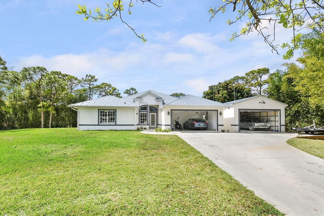 For Sale: $799,000 (3 beds, 2 baths, 1972 Square Feet)