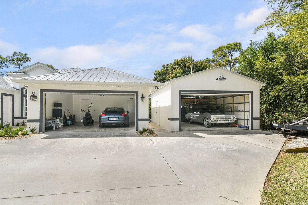 For Sale: $650,000 (3 beds, 2 baths, 1972 Square Feet)