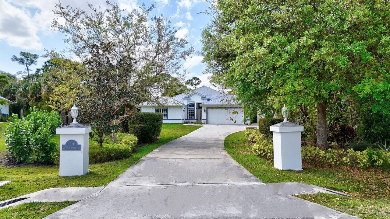 For Sale: $799,000 (3 beds, 2 baths, 1972 Square Feet)