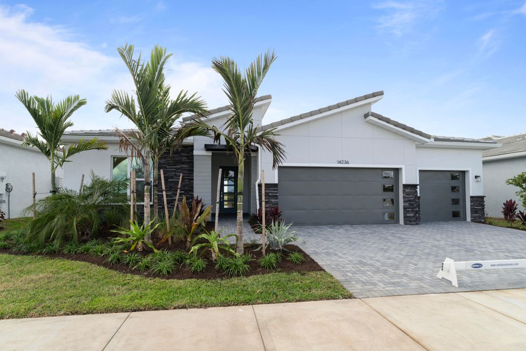 Recently Sold: $649,900 (4 beds, 3 baths, 2722 Square Feet)