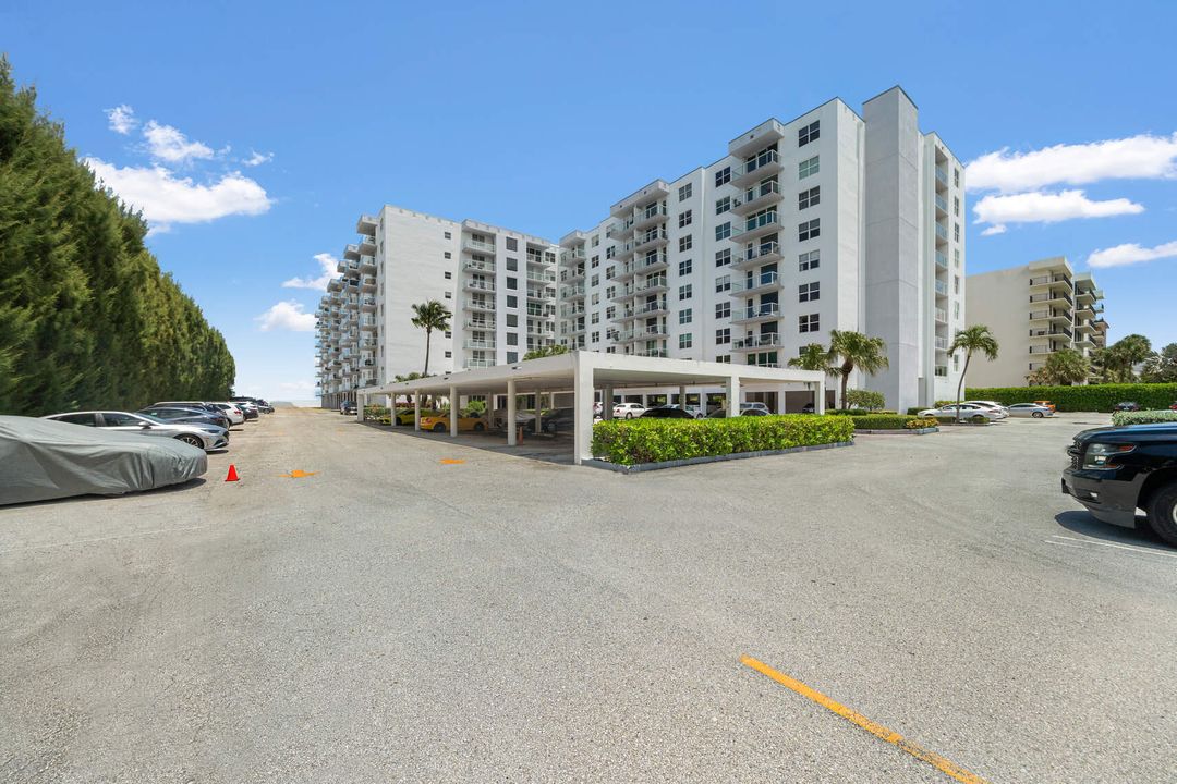 Active With Contract: $3,500 (1 beds, 1 baths, 924 Square Feet)
