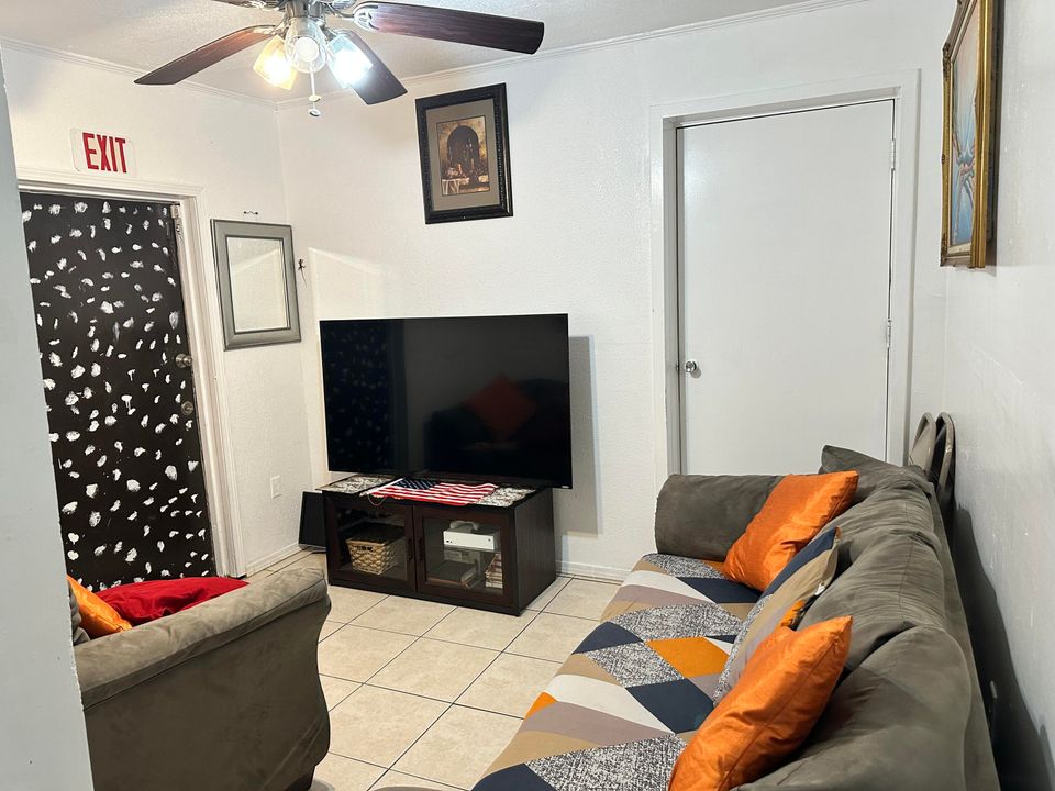 Active With Contract: $190,000 (3 beds, 1 baths, 1164 Square Feet)