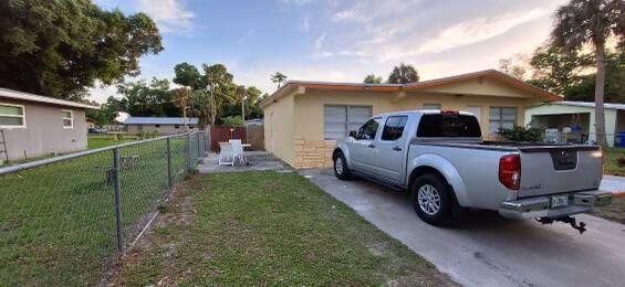 Active With Contract: $190,000 (3 beds, 1 baths, 1164 Square Feet)
