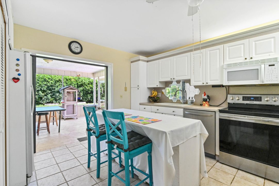 For Sale: $475,000 (3 beds, 2 baths, 1981 Square Feet)