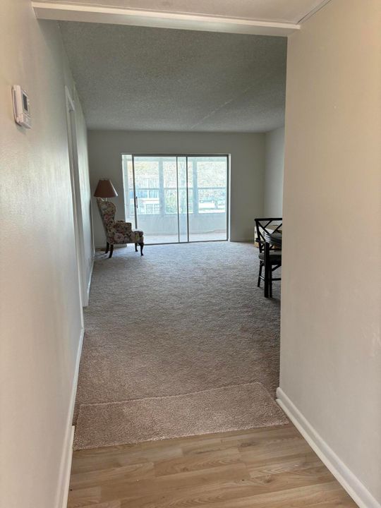 Active With Contract: $1,500 (1 beds, 1 baths, 775 Square Feet)