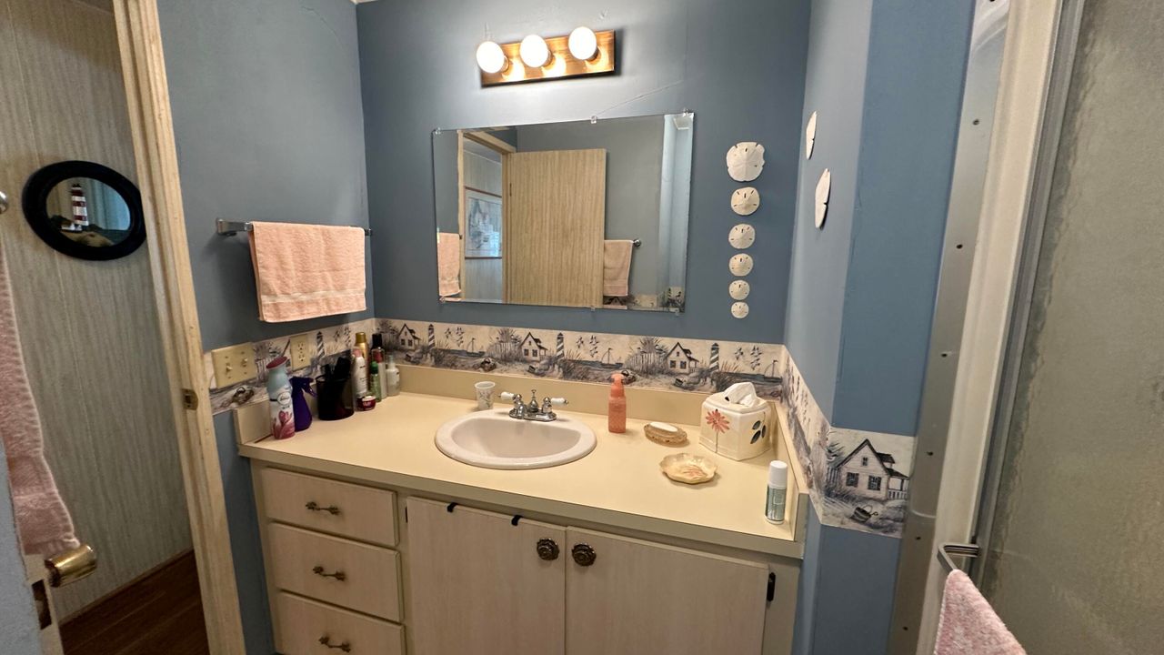 For Sale: $235,000 (2 beds, 2 baths, 1056 Square Feet)