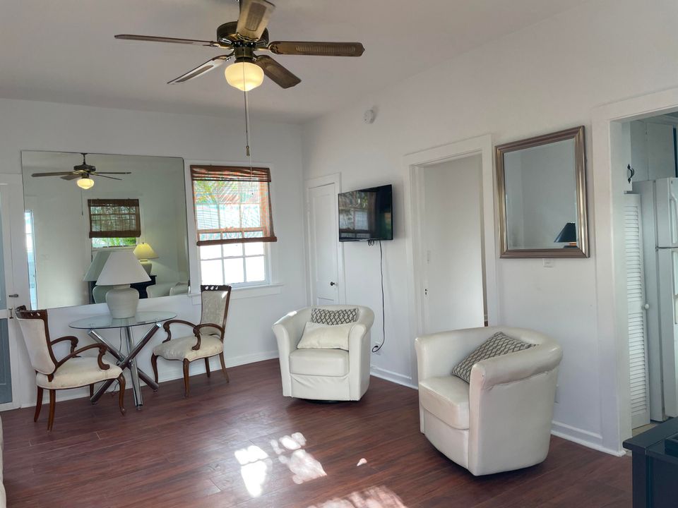 Active With Contract: $5,000 (1 beds, 1 baths, 627 Square Feet)