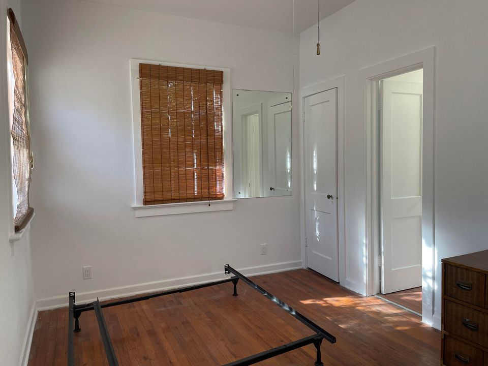 Active With Contract: $5,000 (1 beds, 1 baths, 627 Square Feet)