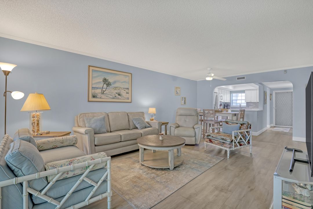 Active With Contract: $4,500 (2 beds, 2 baths, 1143 Square Feet)