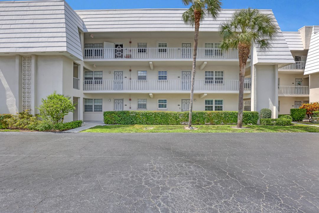 Active With Contract: $4,500 (2 beds, 2 baths, 1143 Square Feet)