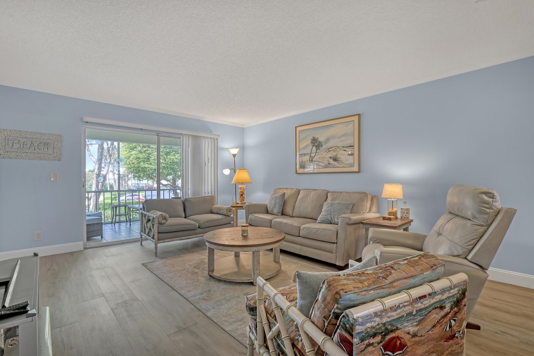 Active With Contract: $4,500 (2 beds, 2 baths, 1143 Square Feet)