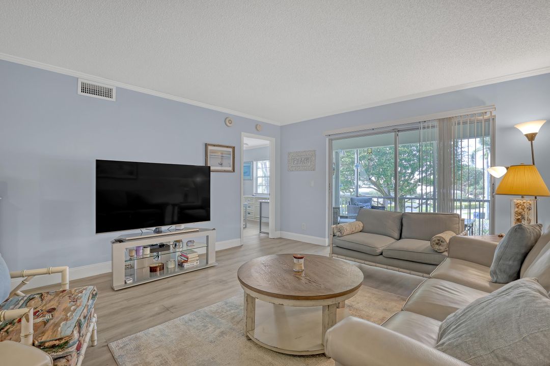 Active With Contract: $4,500 (2 beds, 2 baths, 1143 Square Feet)