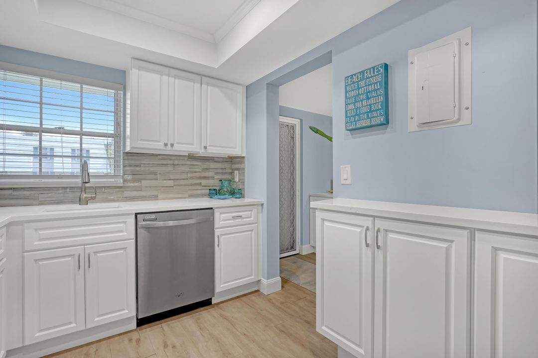 Active With Contract: $4,500 (2 beds, 2 baths, 1143 Square Feet)