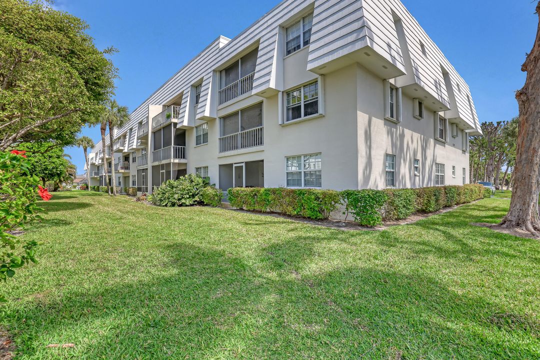 Active With Contract: $4,500 (2 beds, 2 baths, 1143 Square Feet)