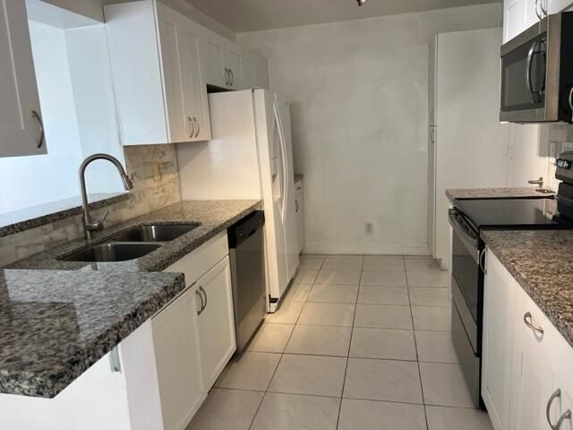 Active With Contract: $2,800 (3 beds, 2 baths, 1627 Square Feet)