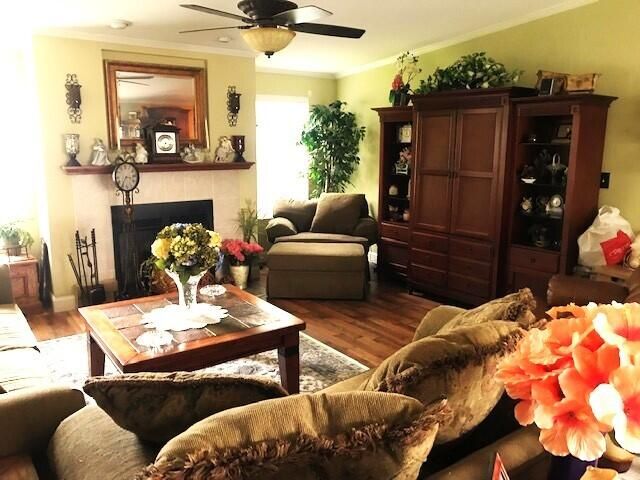 For Sale: $128,900 (3 beds, 2 baths, 1853 Square Feet)