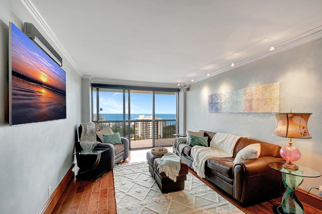 Active With Contract: $2,100,000 (3 beds, 2 baths, 2070 Square Feet)