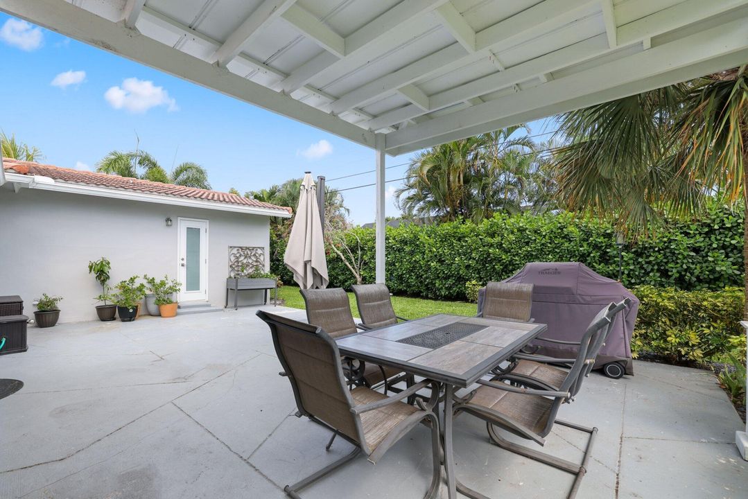 Active With Contract: $799,000 (3 beds, 3 baths, 2031 Square Feet)