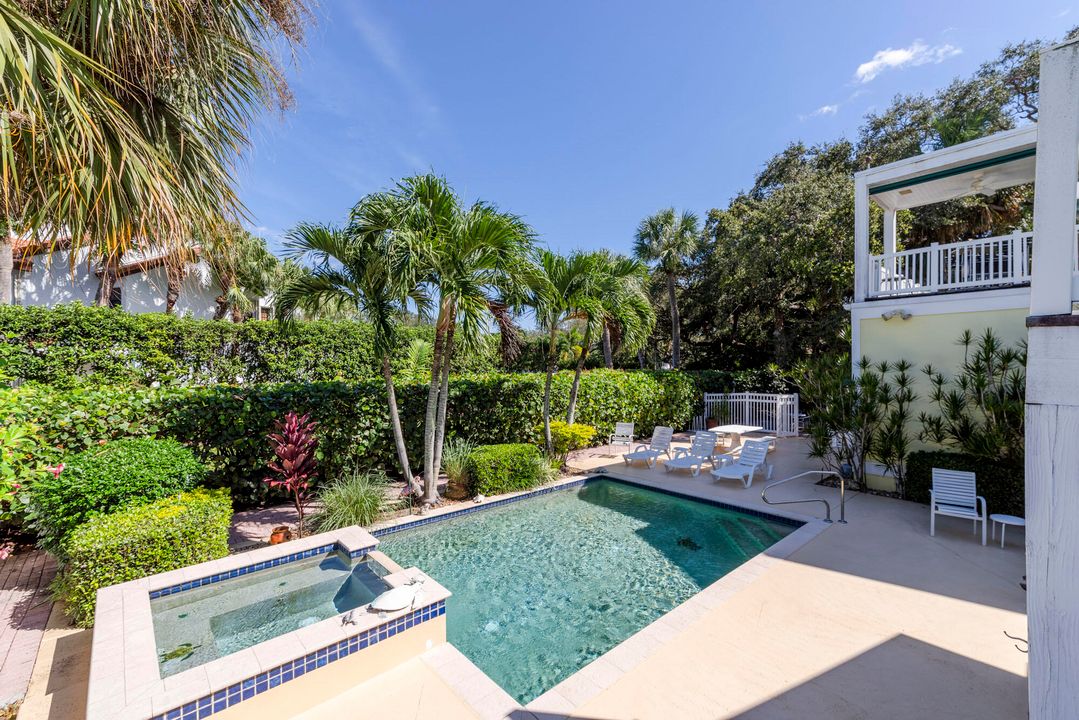 Active With Contract: $1,799,990 (3 beds, 2 baths, 2771 Square Feet)