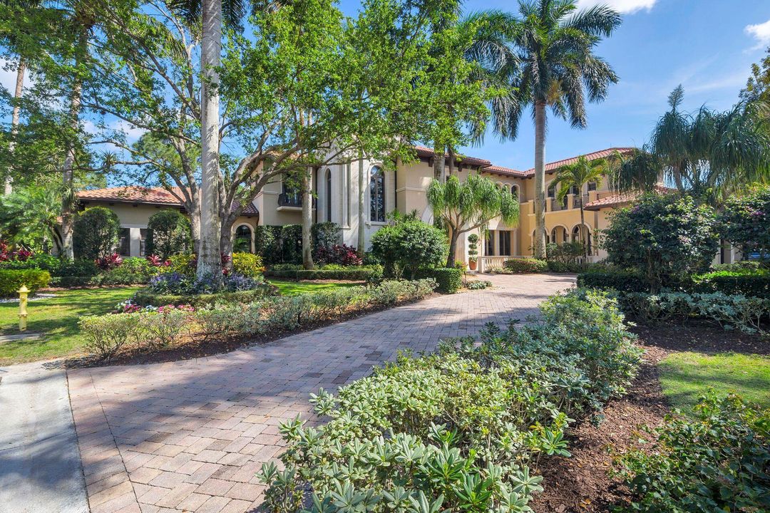 For Sale: $9,995,000 (5 beds, 7 baths, 9017 Square Feet)