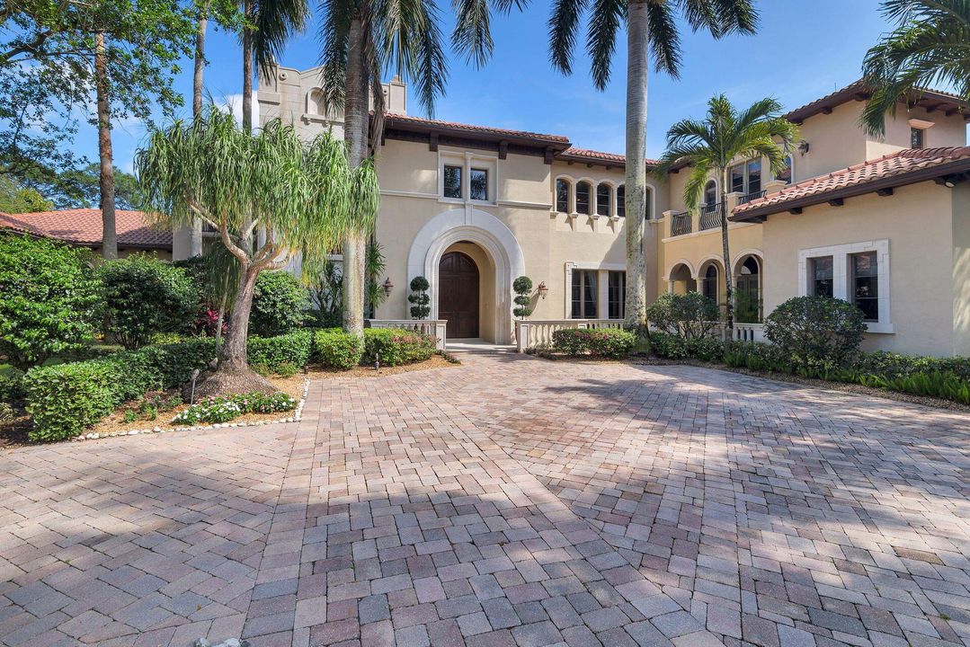 For Sale: $9,995,000 (5 beds, 7 baths, 9017 Square Feet)