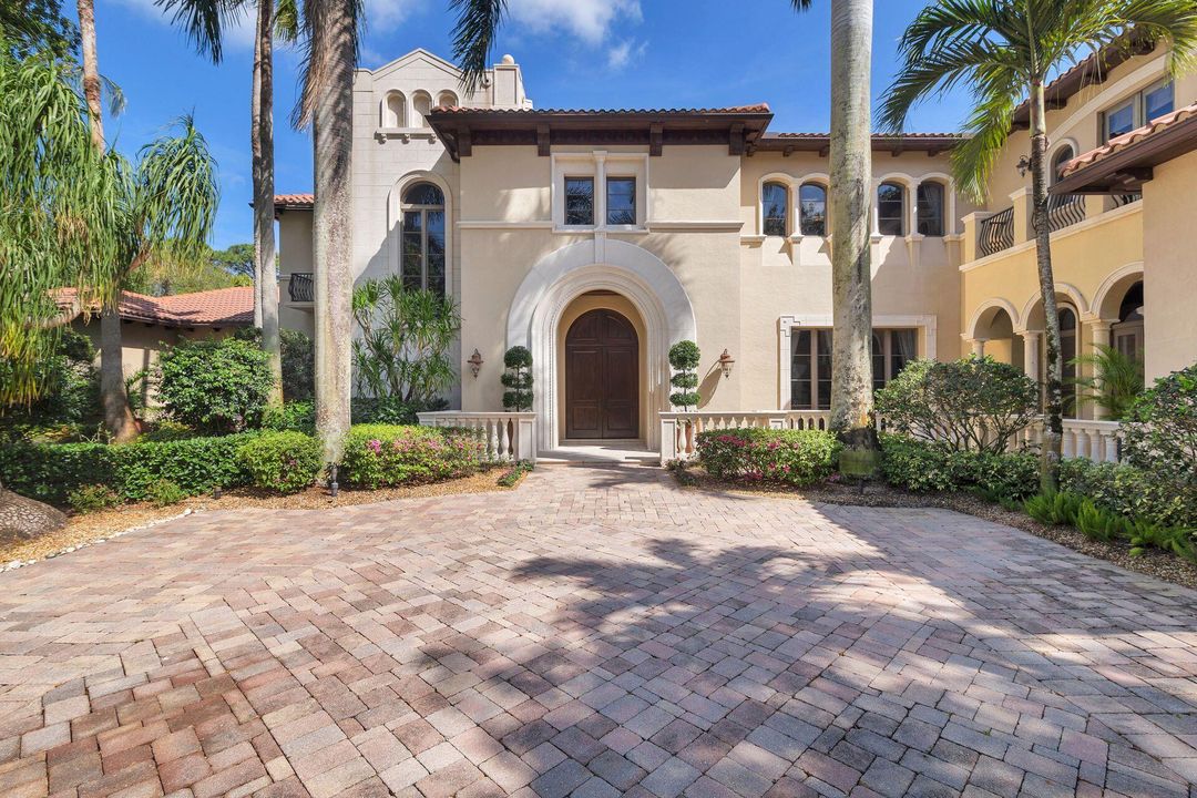 For Sale: $9,995,000 (5 beds, 7 baths, 9017 Square Feet)