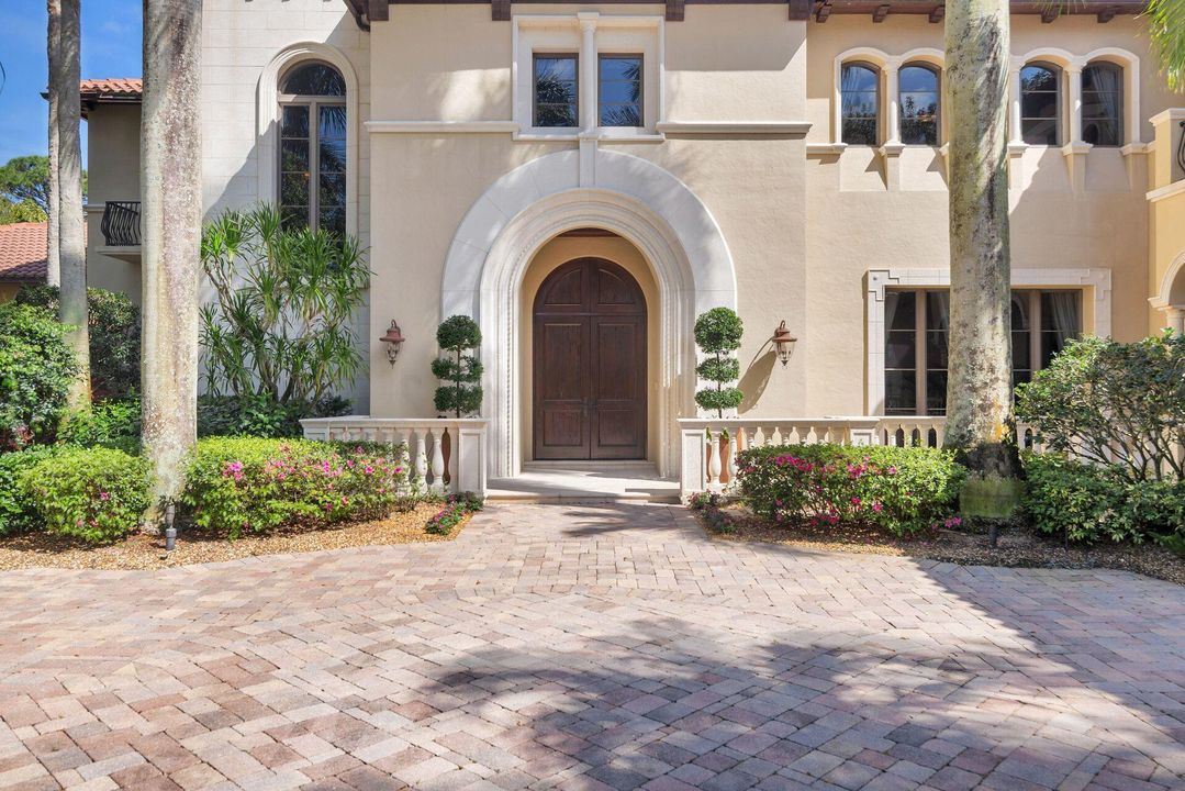 For Sale: $9,995,000 (5 beds, 7 baths, 9017 Square Feet)