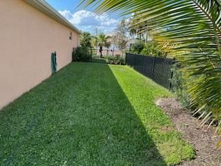 Active With Contract: $747,900 (3 beds, 3 baths, 2285 Square Feet)
