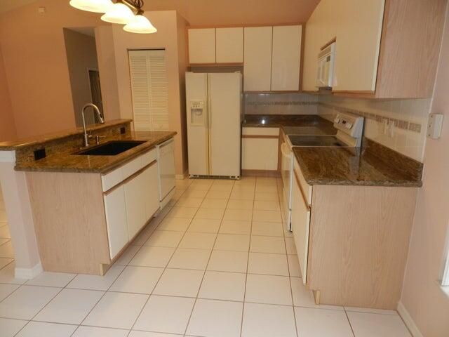 For Rent: $3,300 (3 beds, 2 baths, 1826 Square Feet)