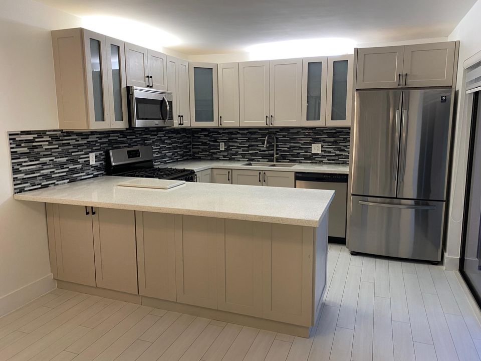 For Sale: $330,000 (2 beds, 2 baths, 1252 Square Feet)