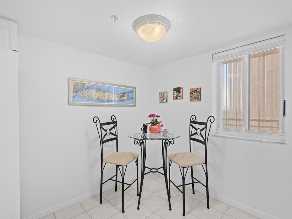 Active With Contract: $497,000 (2 beds, 2 baths, 1405 Square Feet)