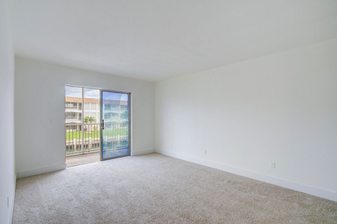 Active With Contract: $160,000 (2 beds, 1 baths, 880 Square Feet)