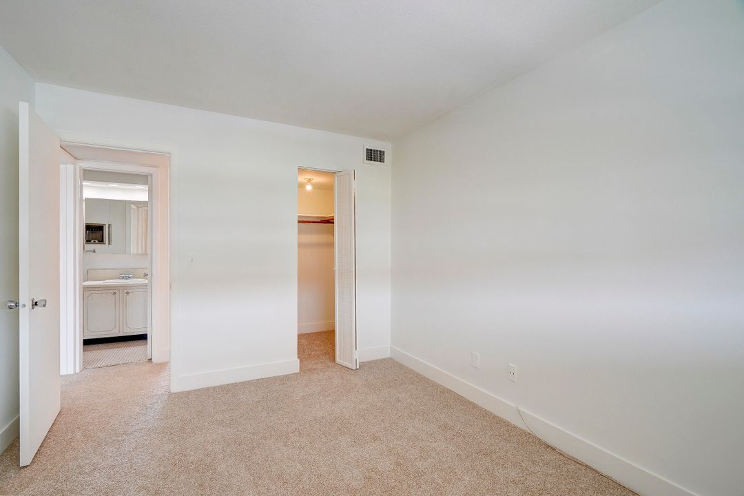 Active With Contract: $160,000 (2 beds, 1 baths, 880 Square Feet)