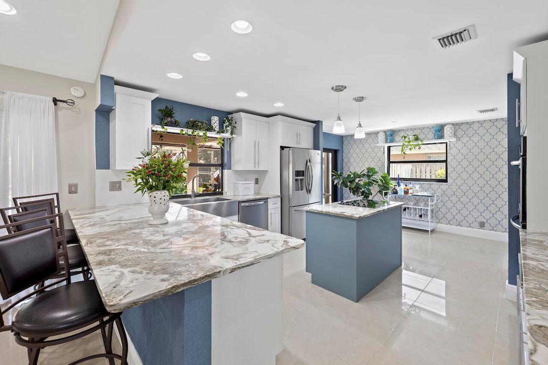 Недавно продано: $825,000 (4 спален, 2 ванн, 2140 Квадратных фут)